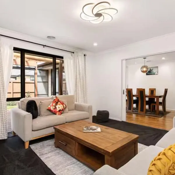 Family-Friendly Home in Wigram with Style & Space, hotel in Christchurch