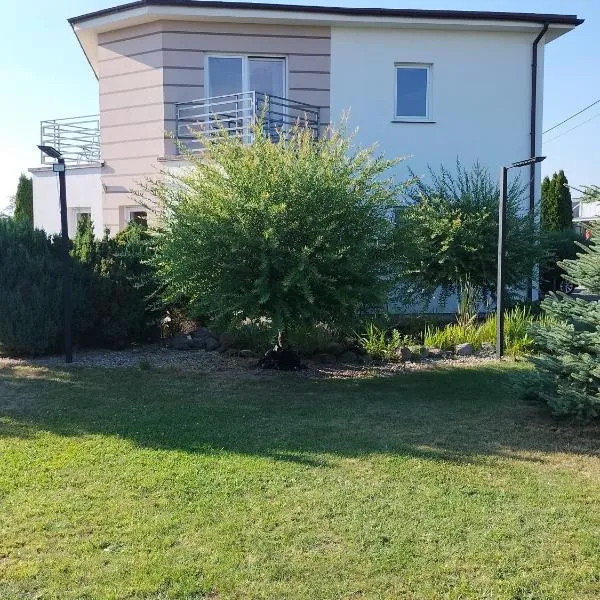 Dom za Tujami, hotel in Strykowo