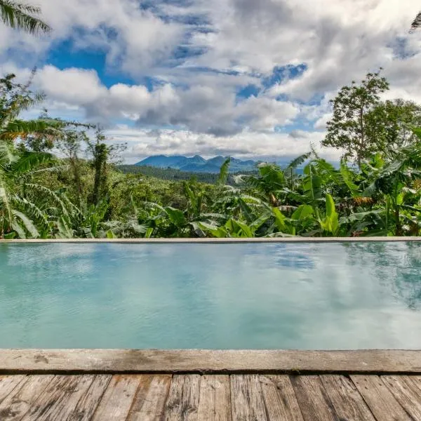 Kalikasan Glamping Resort near Manila with Overlooking Pool and Starlink, хотел в Calauan