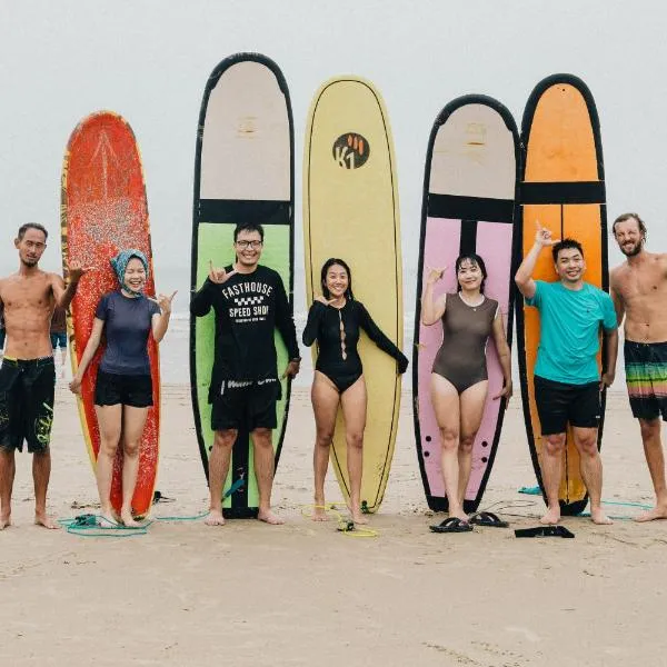 SŨRF DÔM Vungtau - surf camp coliving, hotel in Vung Tau