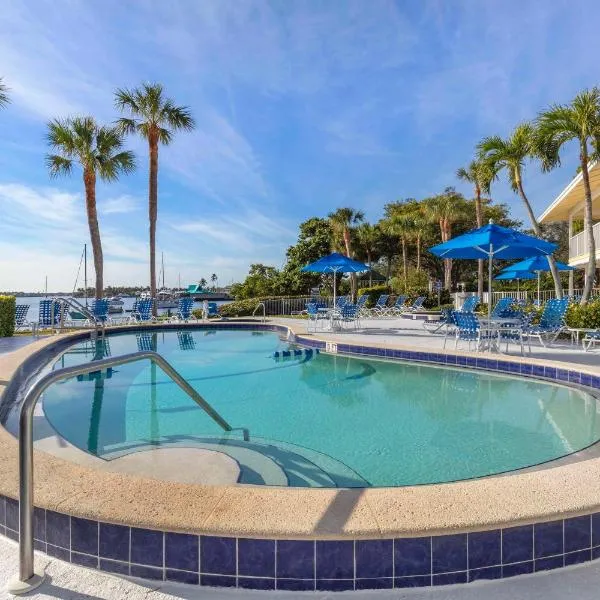 Hilton Vacation Club Charter Club Naples Bay, מלון בנייפלס