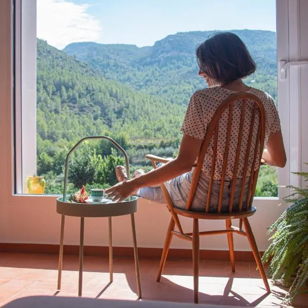 L'Almàssera - Chimenea y montaña para grupos en Aielo de Rugat, hotel in Ayelo de Rugat