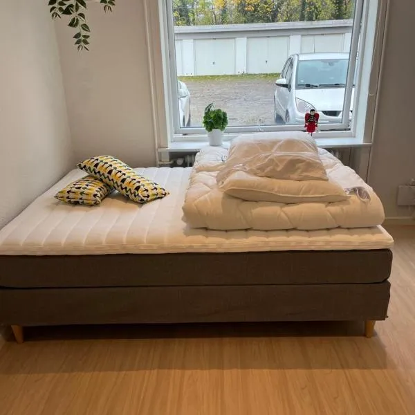 Billund mini hostel room 8 - close to LEGO HOUSE and LEGOLAND, hotel v destinaci Billund