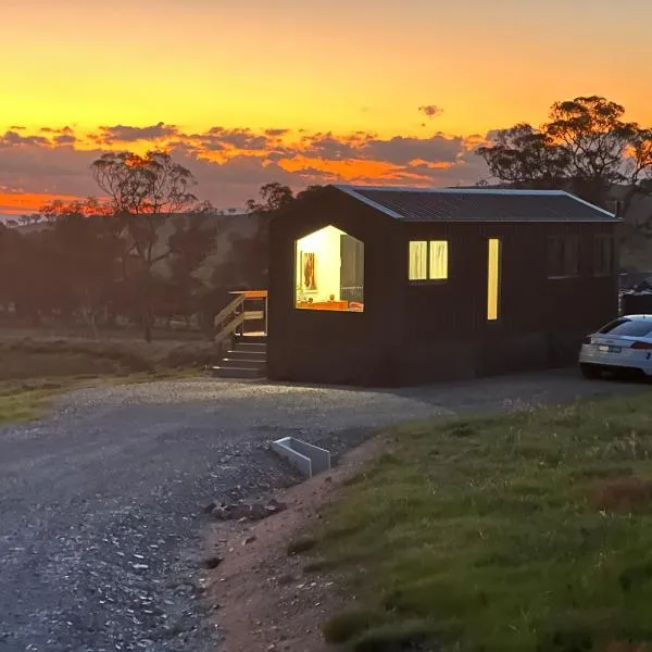 Self-contained tiny home on acreage - 16 Belleview Dr, hotel u gradu Murrumbateman