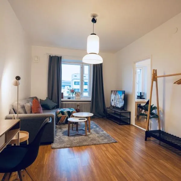 Le petit Sommelier - 1 Bedroom, Near metro, Garden view, hotel di Helsinki