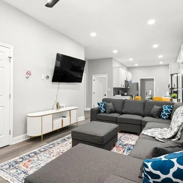Atlanta Modern Escape Prime Location & Spacious Living sleeps 14, hotel i Atlanta