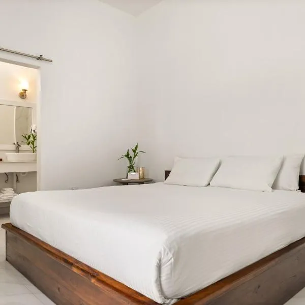 The Ellysian Apartments, מלון בכפר פלסנסיה