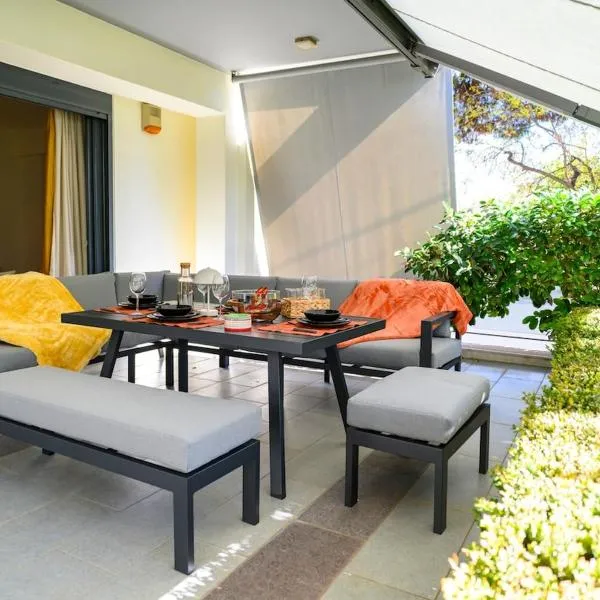 Athenian Riviera Prestige 2 bedroom, hotel in Athens