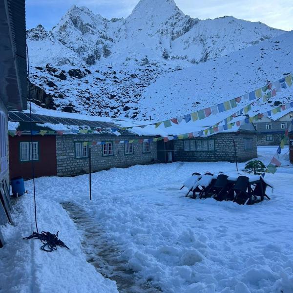 Amadablam Base Camp Lodge, Mingbo