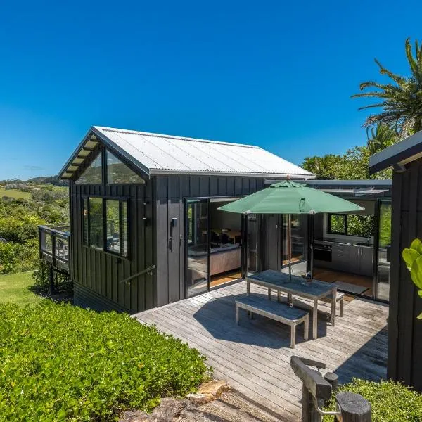 Art Lovers Retreat - Stay Waiheke, hotel in Onetangi
