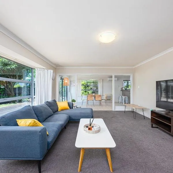 Spacious and Tranquil 4 Bed House Near UC, hotel in Christchurch