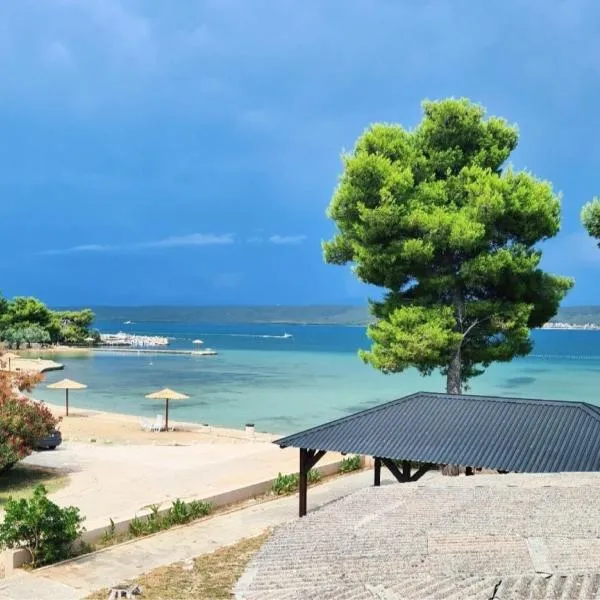 Sea view house Nevidane island Pasman, hotel in Neviđane
