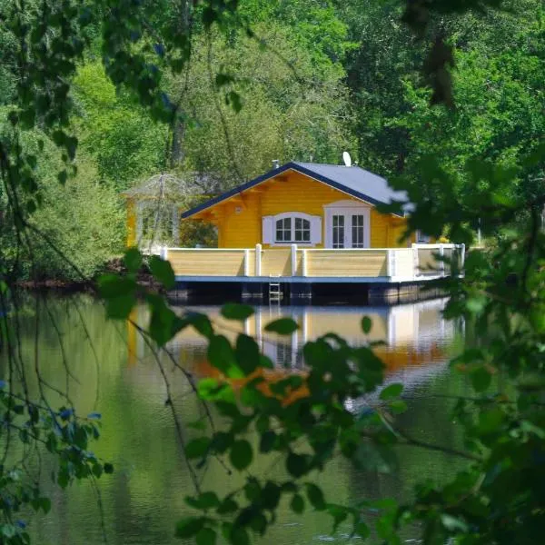 Chalet flottant sur lac et spa, hotel v destinaci Mios