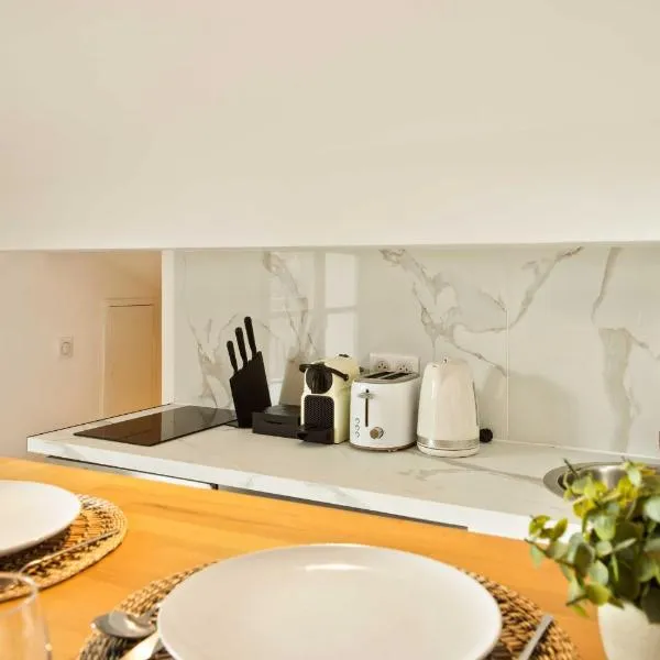 Bright apartment - AC- 2P - Center of St Tropez, hotel em Saint-Tropez