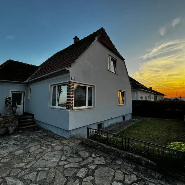 Gemütliches Einfamilienhaus mit Garten、Gemeinlebarnのホテル