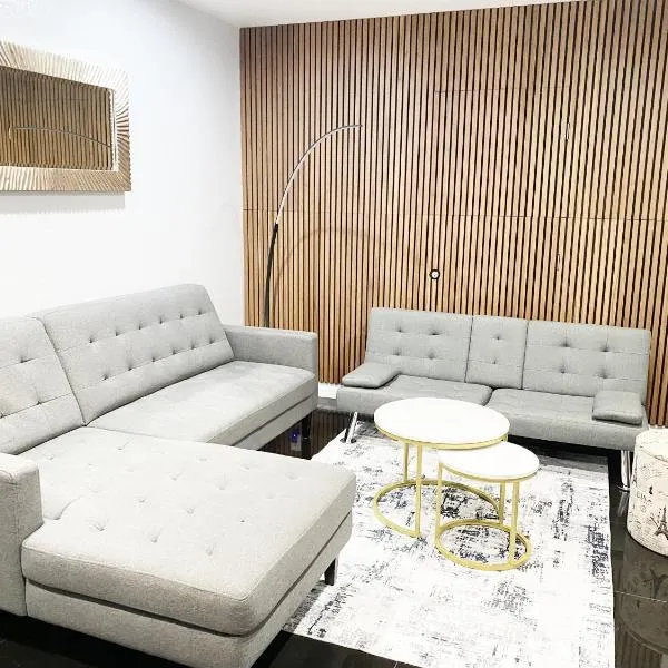 Victorian Retreat 2Bed, 1Bath, Parking, Game Room, hotel in Oakland