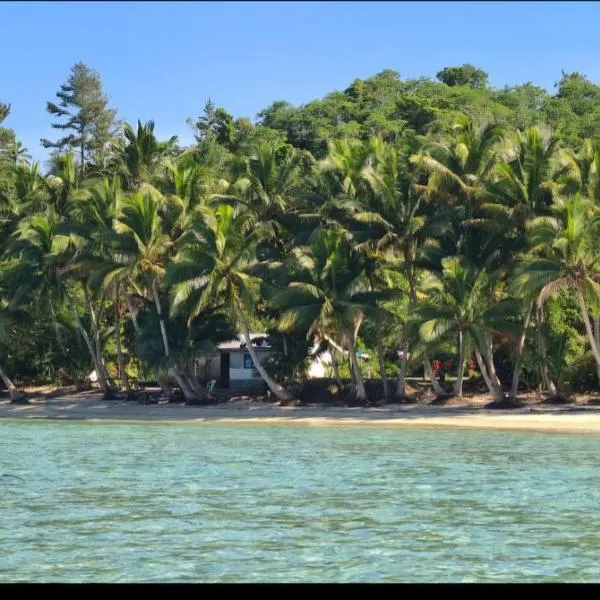 Private room in a beachfront homestay, hotel in Komave
