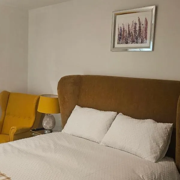 Abi's World - 23 Kilmartin Grove Green, Hollystown, Dublin 15 โรงแรมในดับลิน