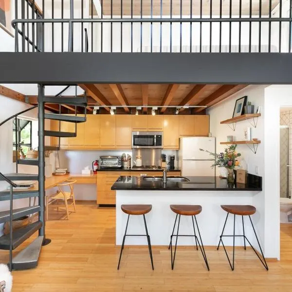 Private Venice Beach Loft - Steps to the Beach & Canals，位于洛杉矶的酒店