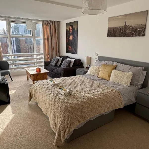 Jeans Place Watergate St Rows near racecourse, hotel in Chester