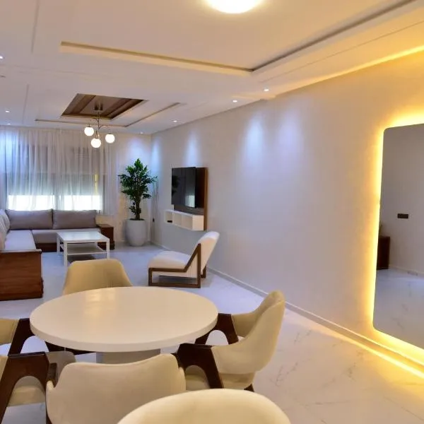 Stylish & Modern 2-BR Apt in Centre Ville Kenitra, ξενοδοχείο σε Kenitra