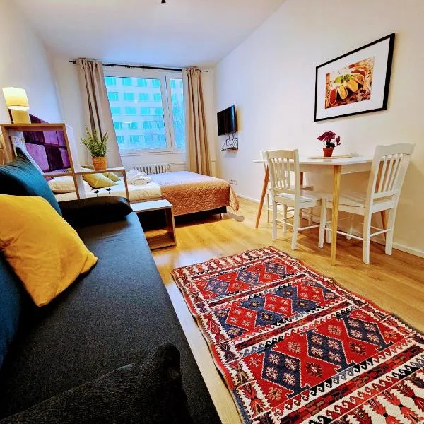 LIVE-INN PRAGUE APARTMENTS for Business Trips, Families and Large Groups, Free Parking & Gym, Private Garden, Roof Terrace & Game Room, hotel v Praze