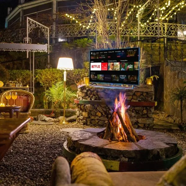 ELIVAAS Zephyr - Luxury cottages near Kempty Falls, Hotel in Masuri