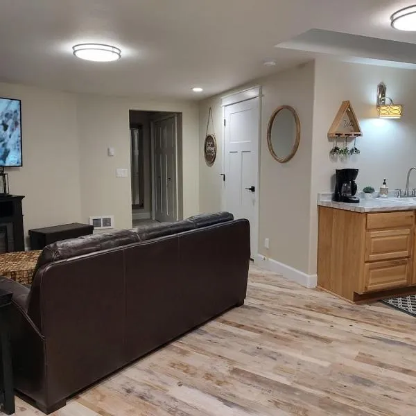 Cozy Harborside Condo, Florence, hotel in Florence