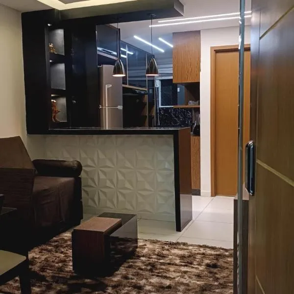 Apto com ar, lazer, conforto e portaria 24h ideal para famílias!, hotel in Caruaru