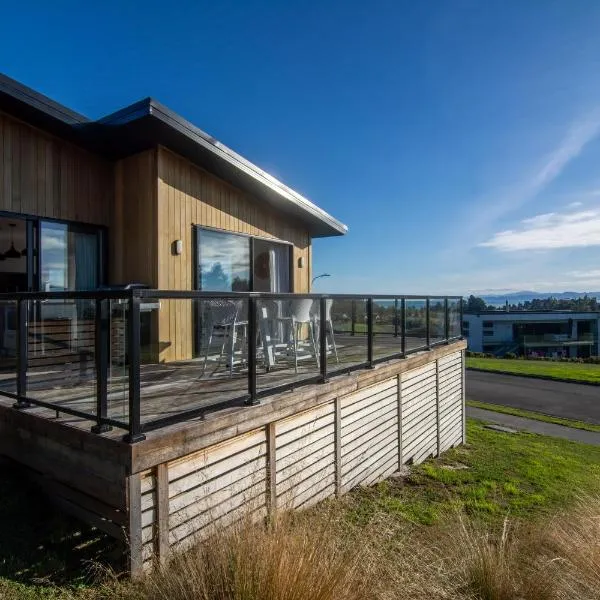 Contemporary Home with Ocean and Mountain Views, hotel di Kaikoura