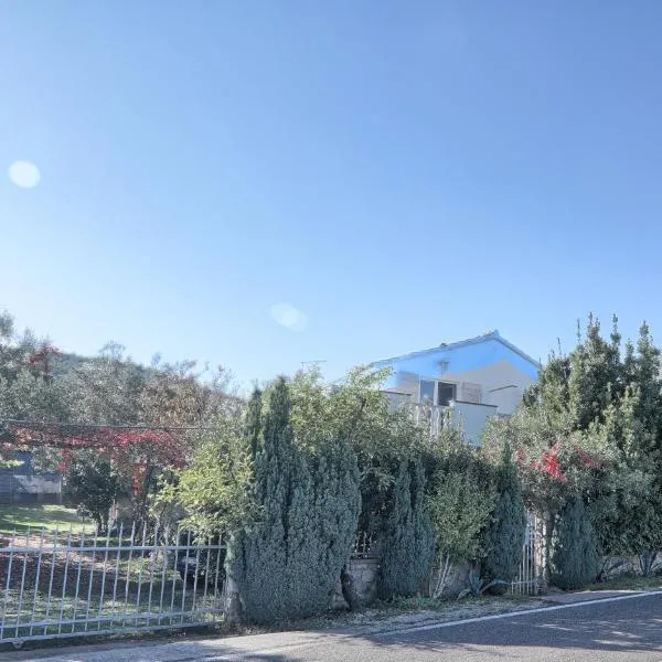 Apartment Rosa, hotel v Neviđanih