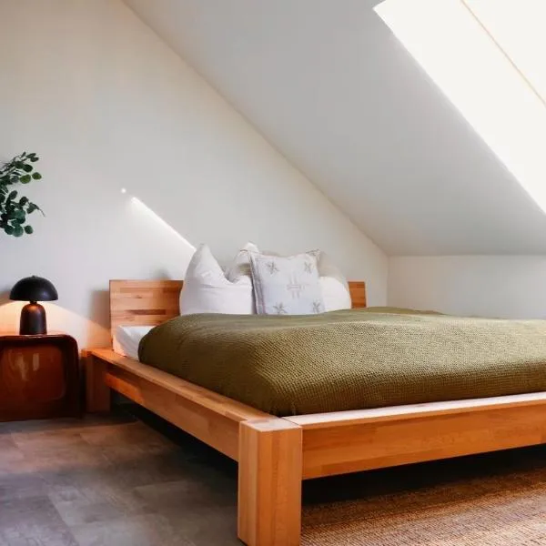 City Center Design Loft, Near University, Schlossberg View, by Casa Momo, hotel em Graz