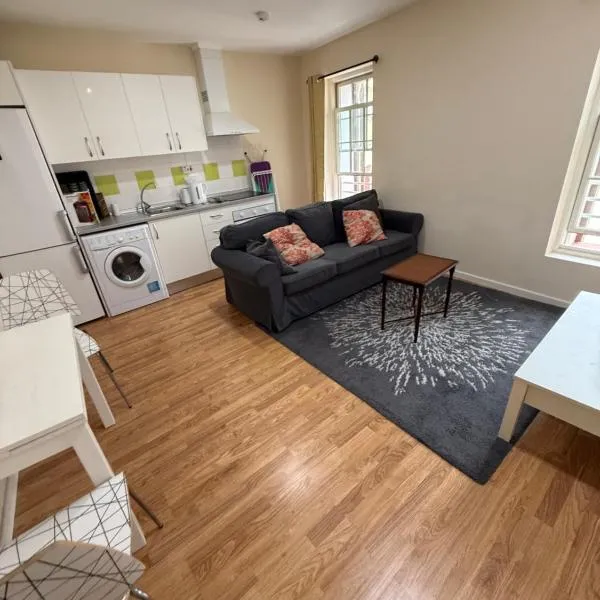 Main Street One-Bedroom Apartment, хотел в Гибралтар