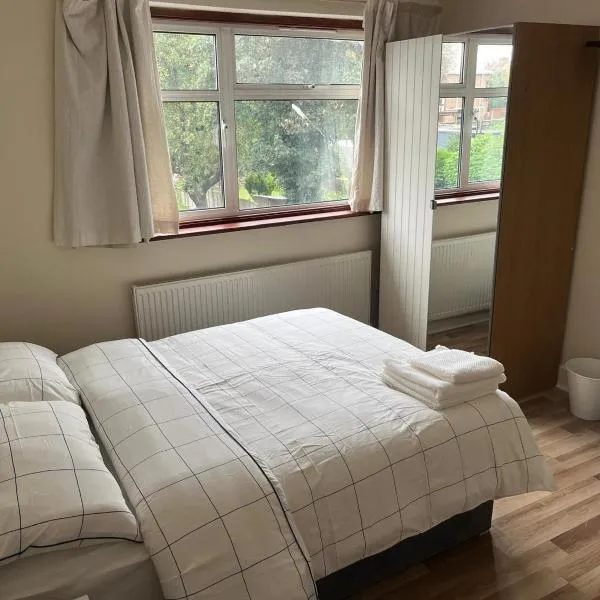 Double room in Wembley, hotel in London