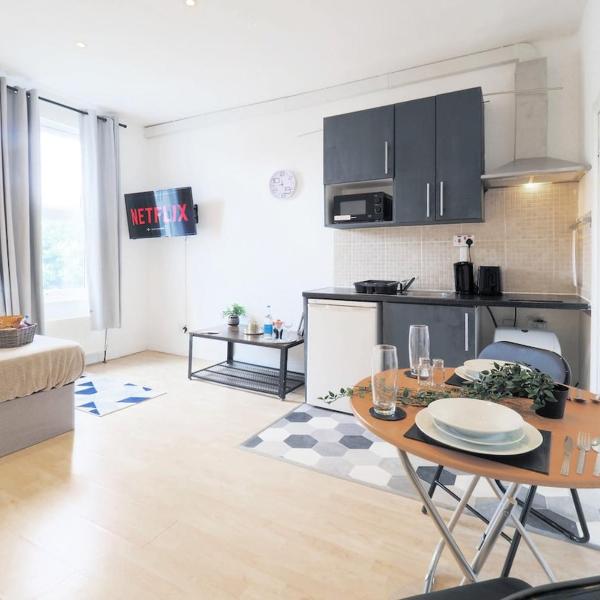 S4 Cozy Full Modern Studio In Kilburn With Kitchen, London