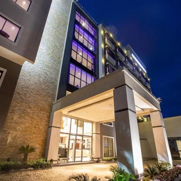 Tripod By Pedestal Hotel, hotel en Owerri