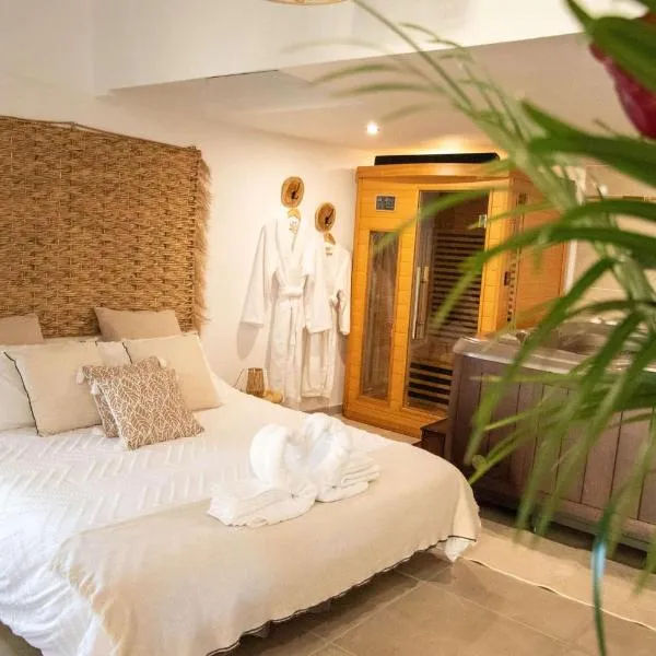 La suite soledad love room jacuzzi et sauna, hotel in Maraussan