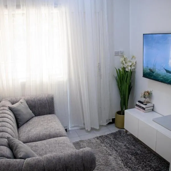 Luxe cozy home, hotel a Dar es Salaam