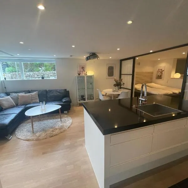 Central apartment in a quiet neighborhood, Hotel in Tórshavn