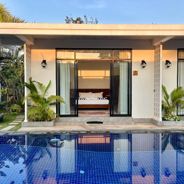 Enchanted Pool Bungalows Siem Reap, right near the Wake Park, Phumĭ Kruŏs