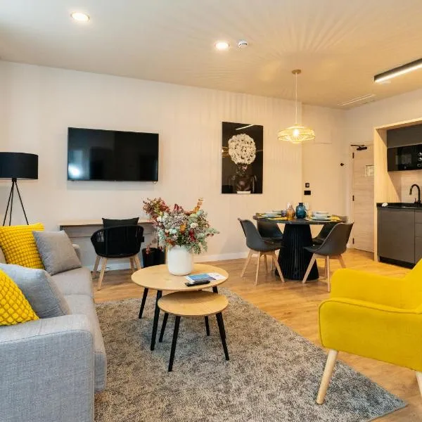 Dorm4You Arena 2, hotel in Valencia