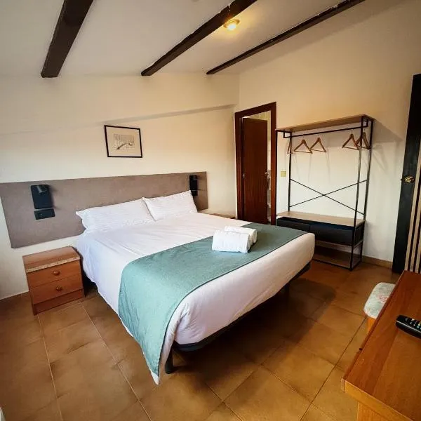 Hostal Legaz, hotel in Funes