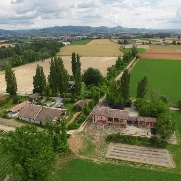 AGRITURISMO LE CORTI DELLA GUALDANA, hotel in Voghera