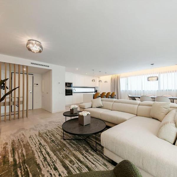 Luxury 4 Bed Villa with Sea Views in Eden Resort, Málaga