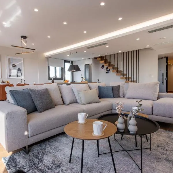 Riviera Escape Suites, hotel in Athens