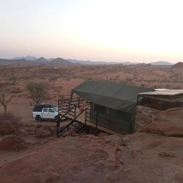 Ozohere Campsite, Tented Camp and Himba Village, hotell sihtkohas Uis