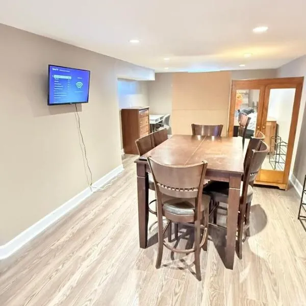 Cozy 2 Beds Basement Suite, hotel en Windsor