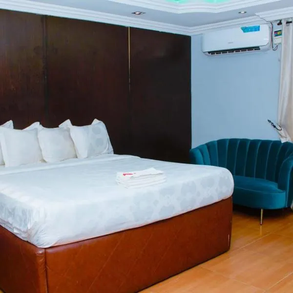 Triple Tee Hotel, hotel v destinaci Lagos