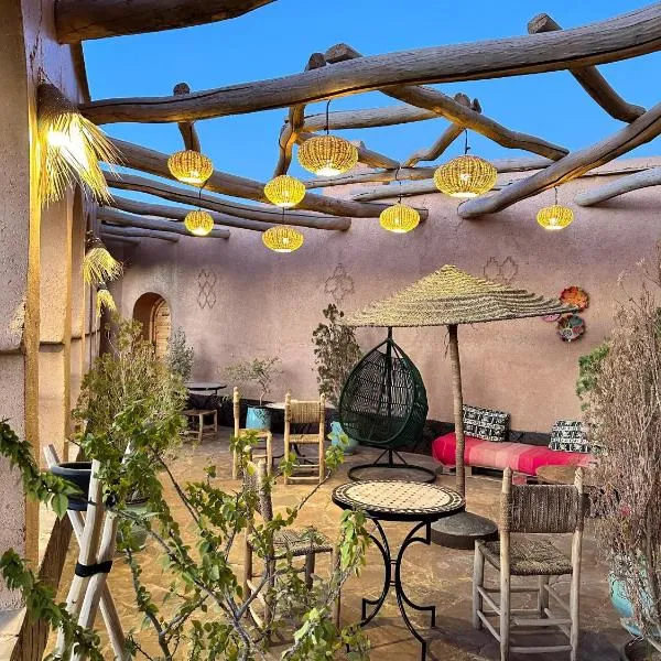 Kasbah Ennakb, hotel di Nkob