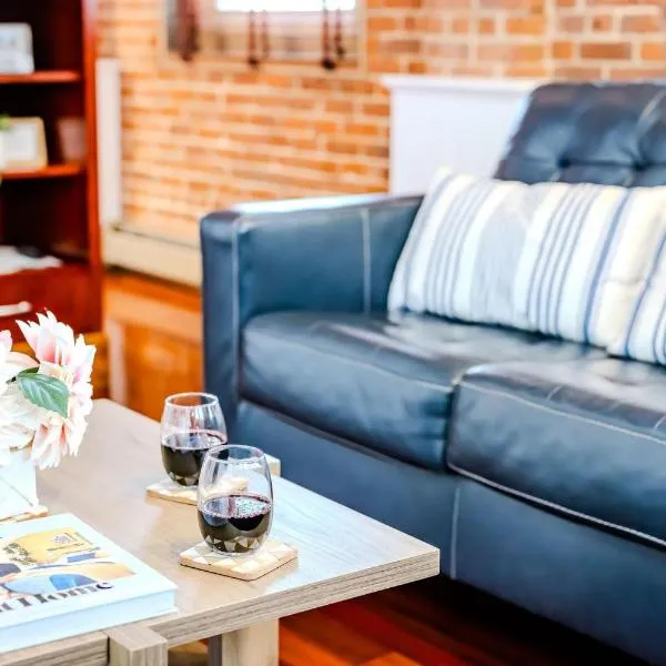 Jennifer's Riverfront Foundry Apartment Downtown, hotel in Providence